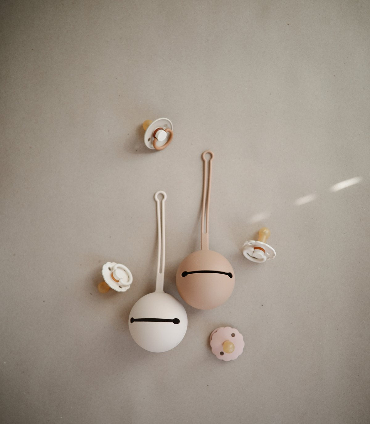 Mushie - Pacifier Case (Cloudy Mauve)