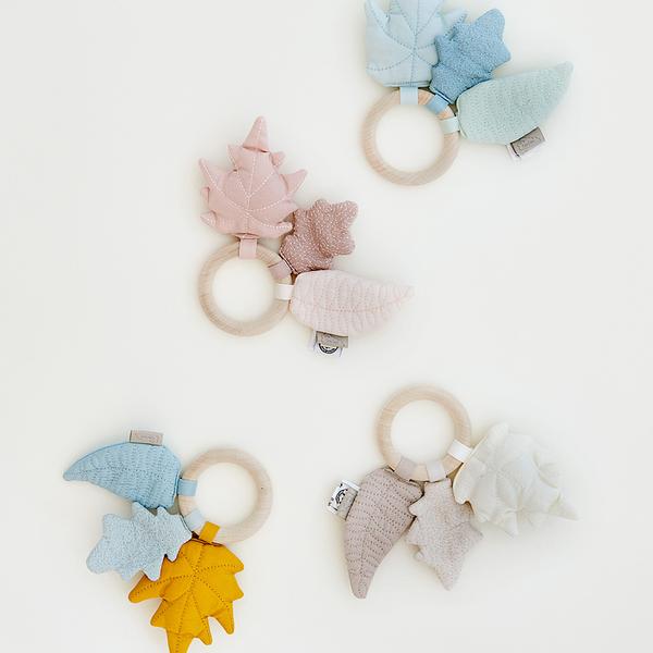 CAM CAM COPENHAGEN - LEAVES RATTLE (ROSE)