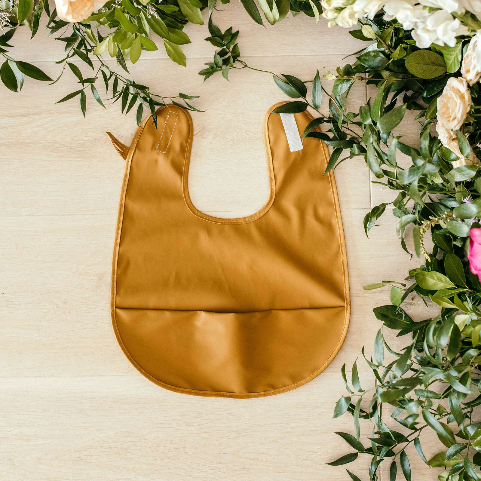 SNUGGLE HUNNY KIDS - WATERPROOF BIB (BYRON)